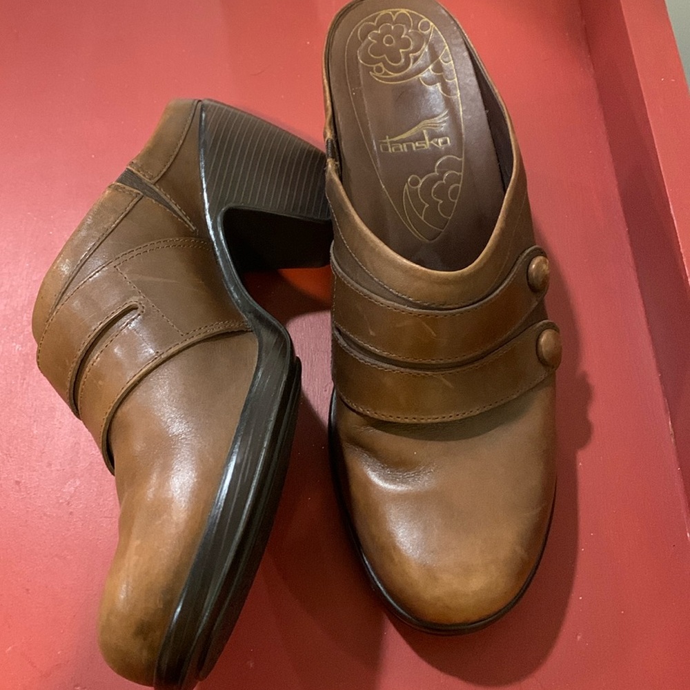 Dansko sz 40 brown leather clogs (approx 9.5)